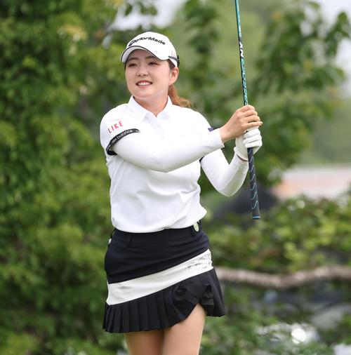 3番、ティーショットを放つ山内日菜子（撮影・黒川智章）