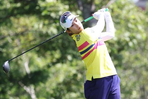 最終日　3番、ティーショットを放つ浜田（撮影・黒川智章）