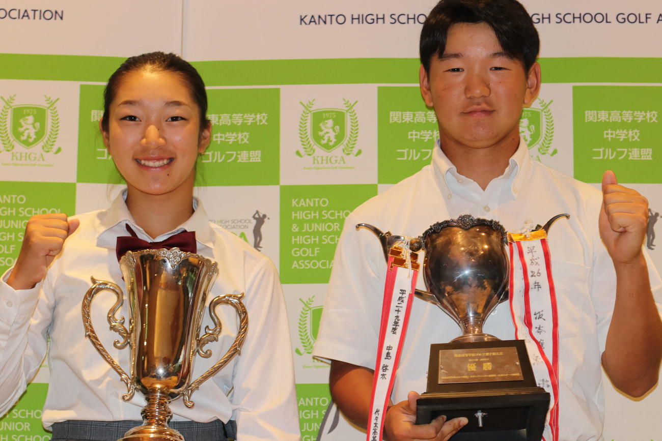 関東大会個人の部優勝、左から女子・長澤、男子・佐藤