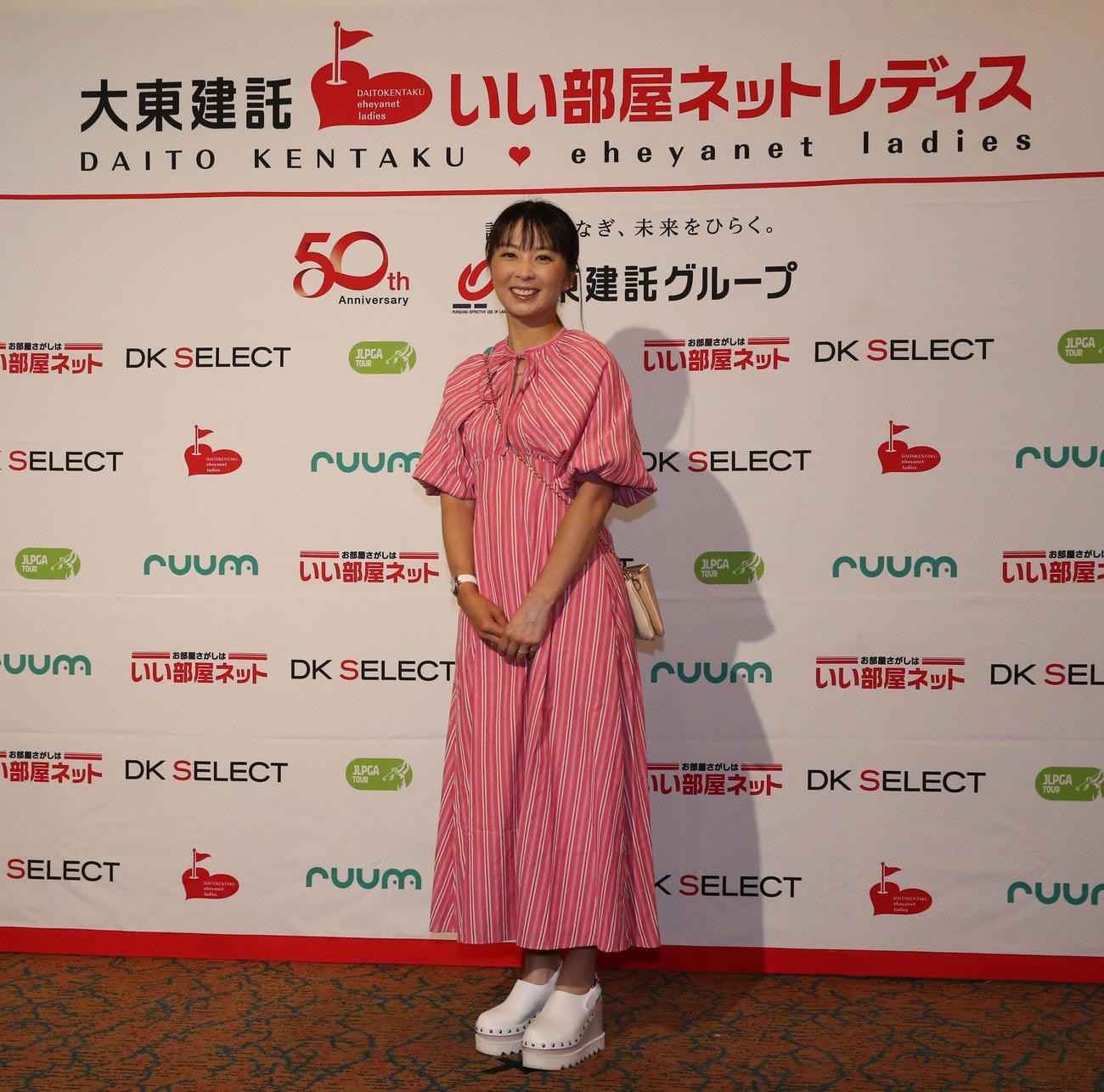 ドレスアップして前夜祭に参加する菊地絵理香（撮影・冨田成美）