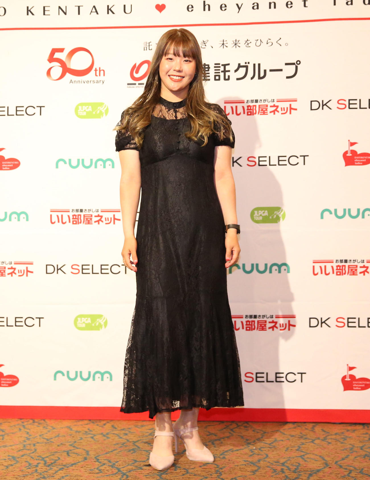 ドレスアップして前夜祭に参加する吉田優利（撮影・冨田成美）