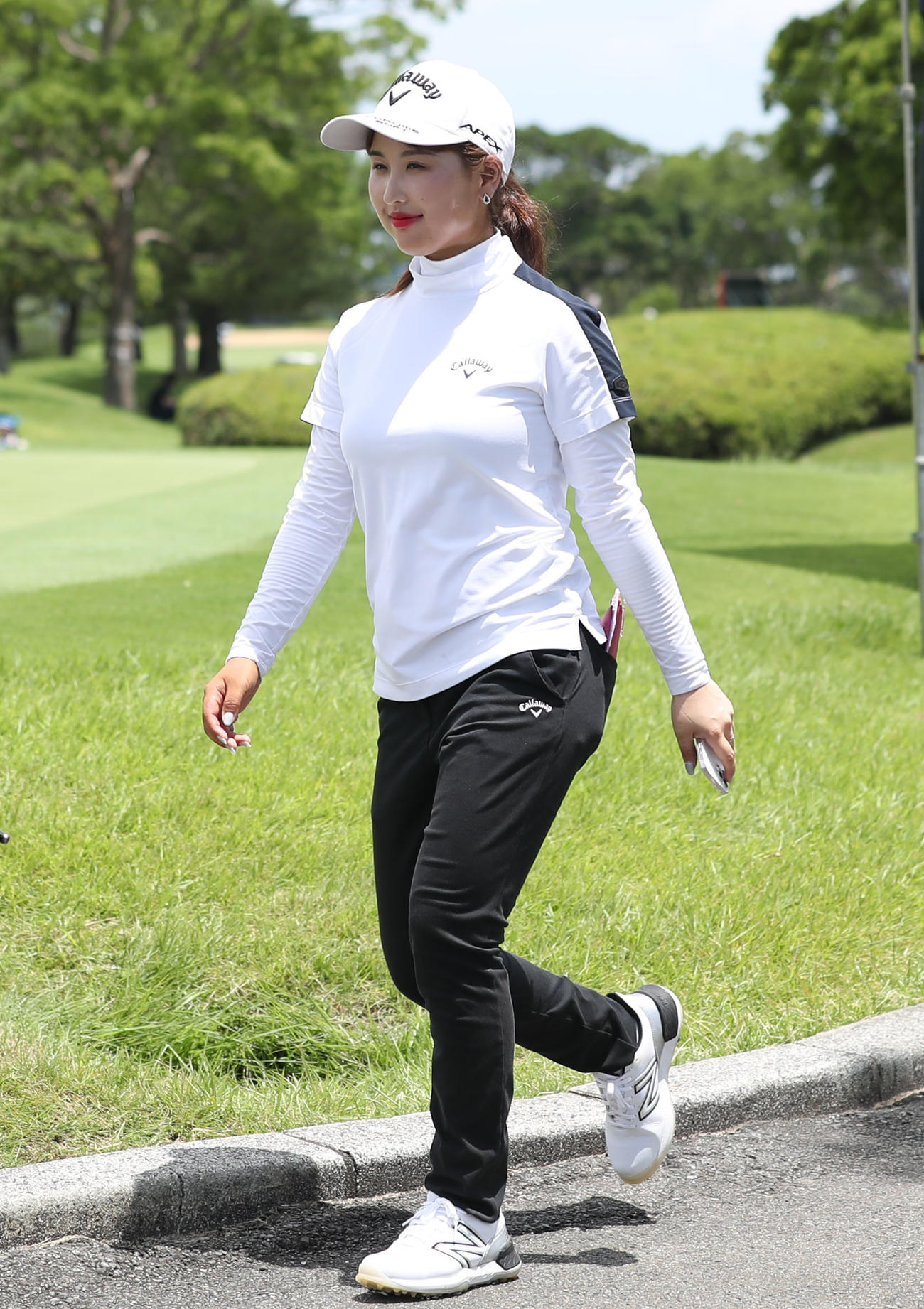 練習ラウンドを回るリ・ハナ（撮影・冨田成美）