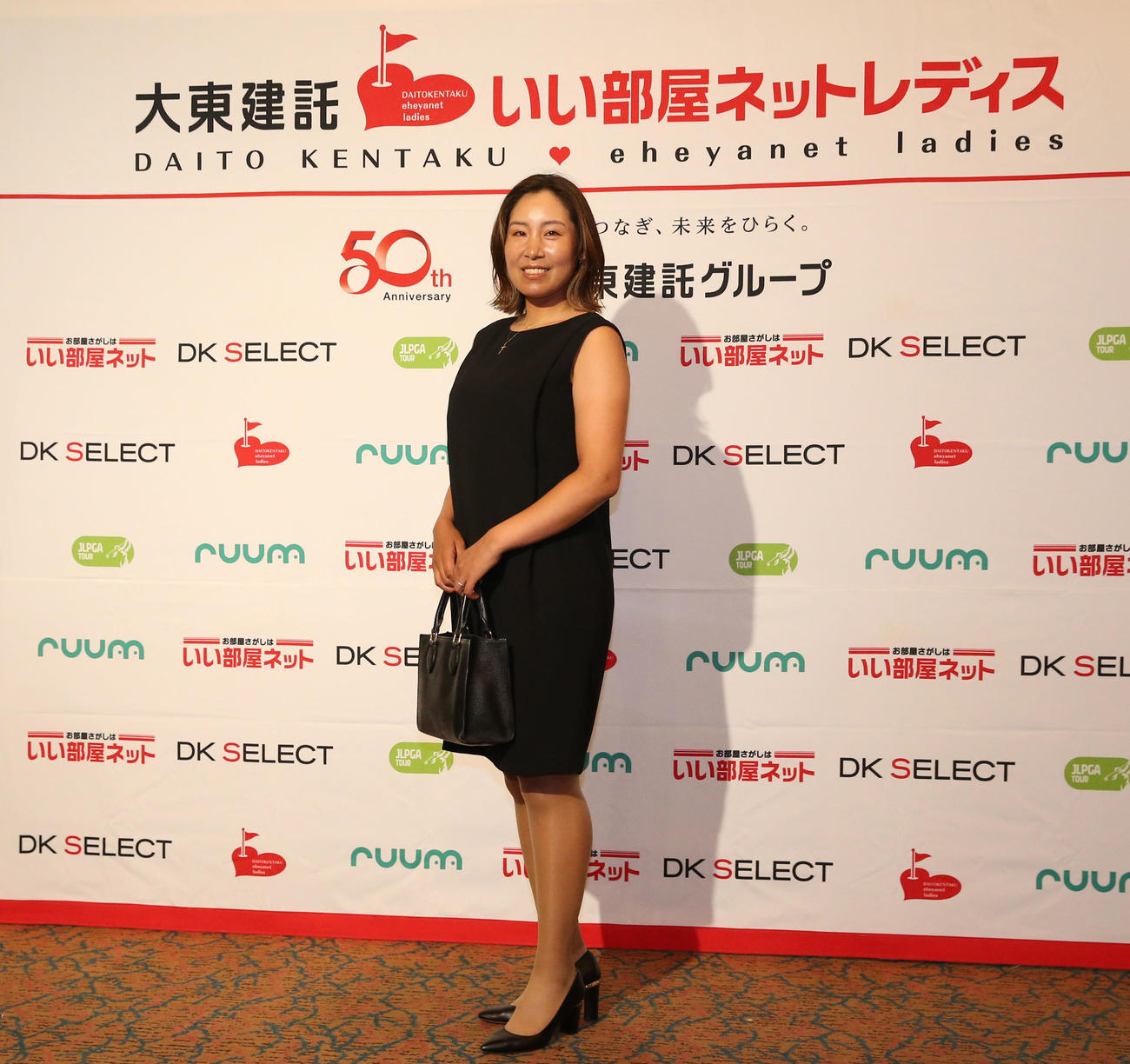 ドレスアップして前夜祭に参加する若林（撮影・冨田成美）