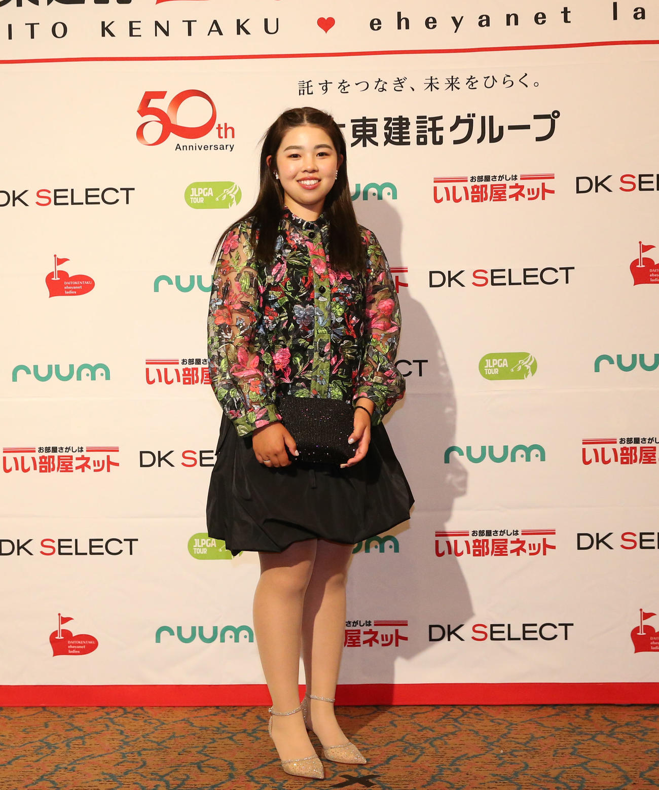 ドレスアップして前夜祭に参加する山下美夢有（撮影・冨田成美）