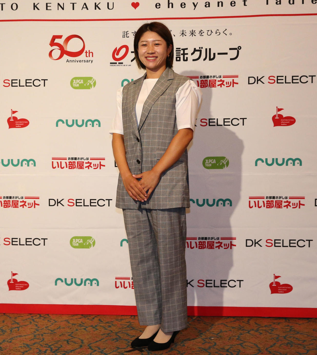 ドレスアップして前夜祭に参加する泉田琴菜（撮影・冨田成美）