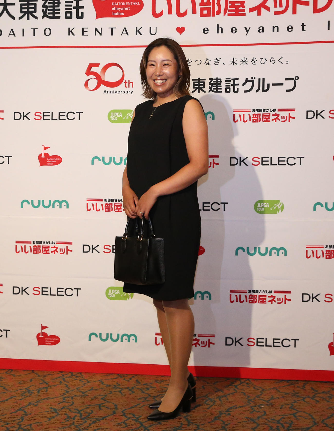 ドレスアップして前夜祭に参加する若林舞衣子（撮影・冨田成美）