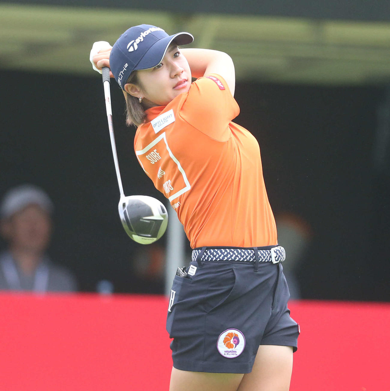 1番、ティーショットを放つ泉田（撮影・冨田成美）