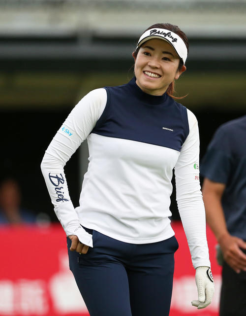 １番、笑顔を見せる仲宗根（撮影・冨田成美）