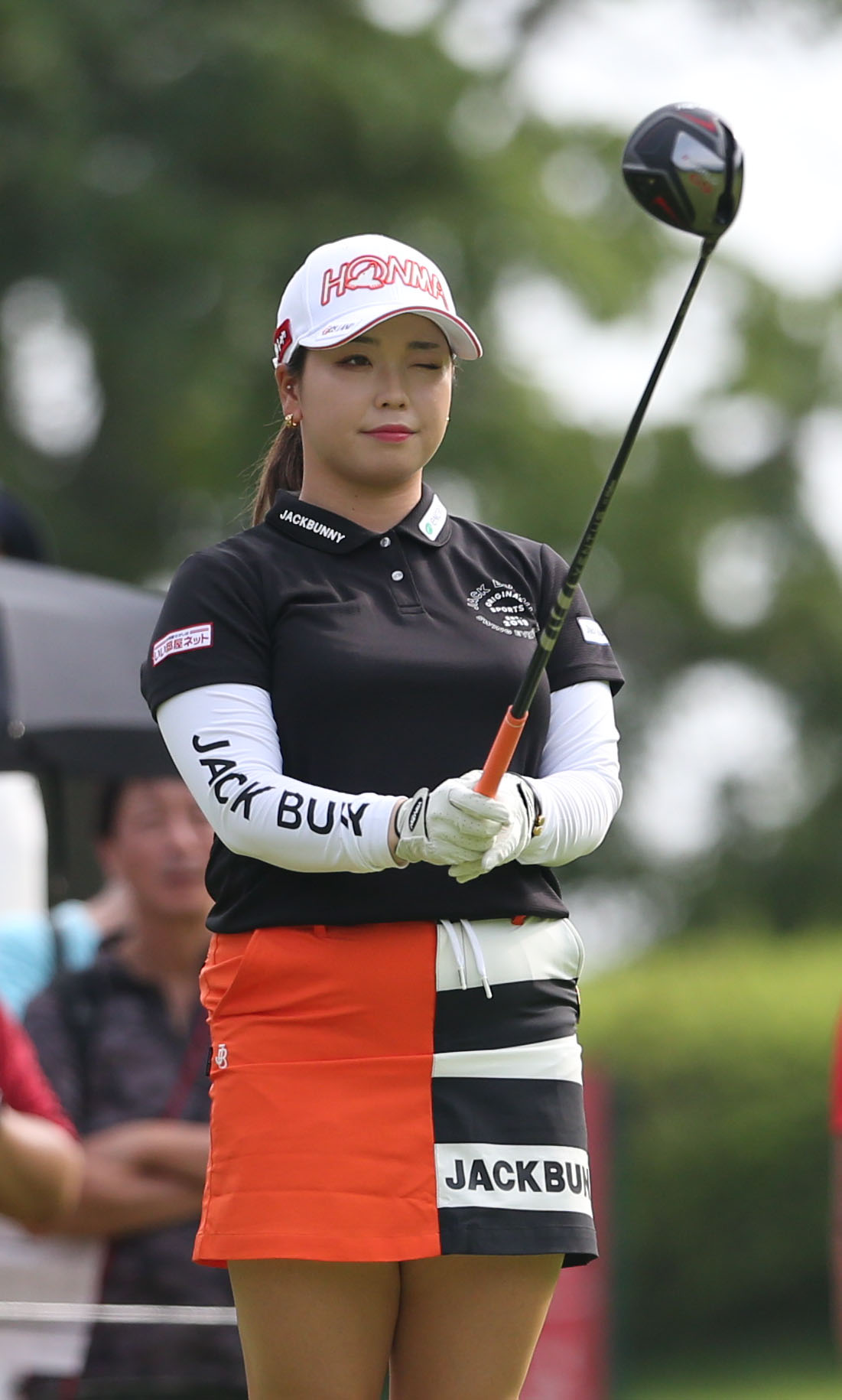 2番、ティーショット前に狙いを定める後藤（撮影・冨田成美）