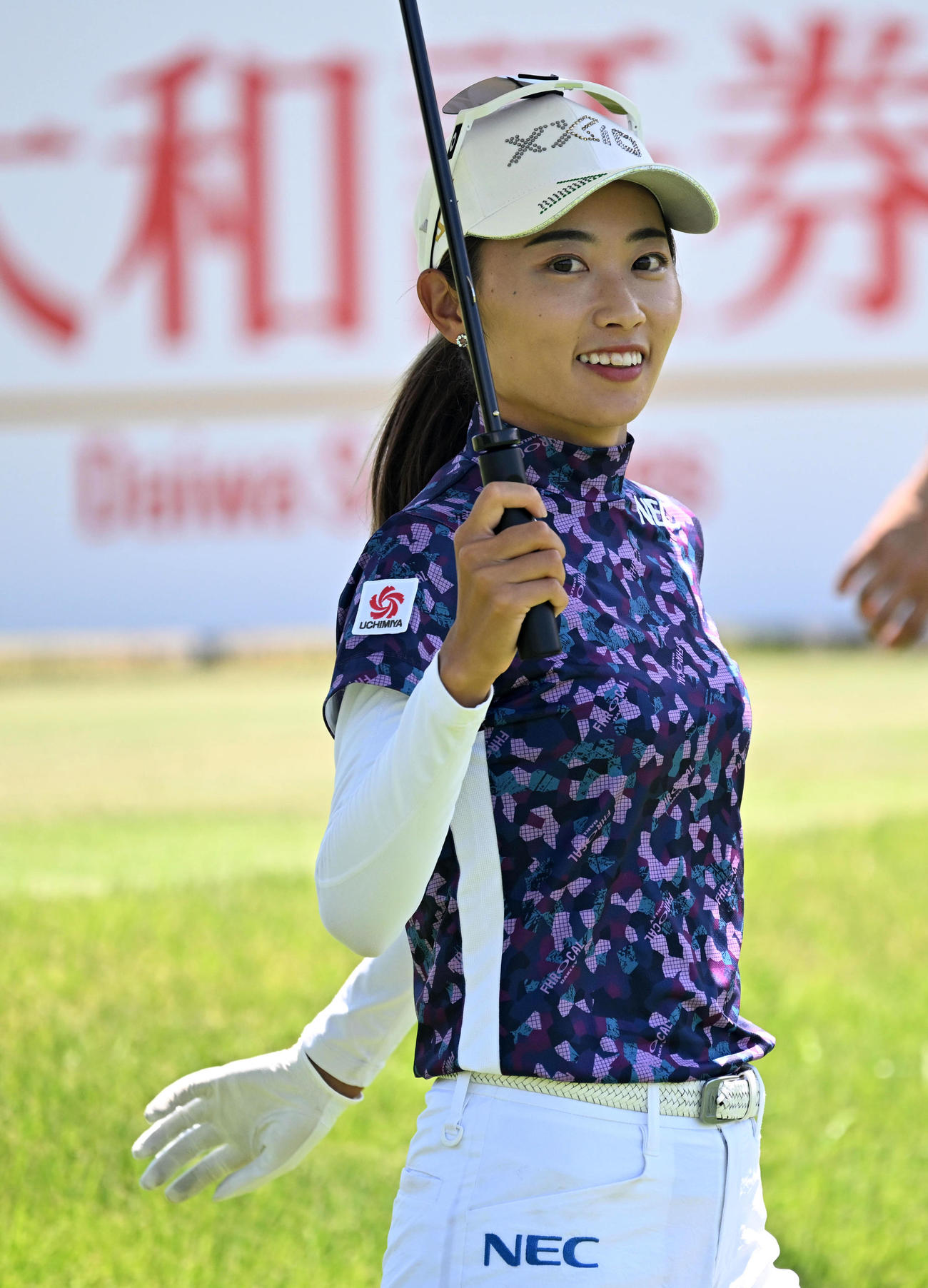 1番、笑顔でスタートする安田（撮影・前岡正明）