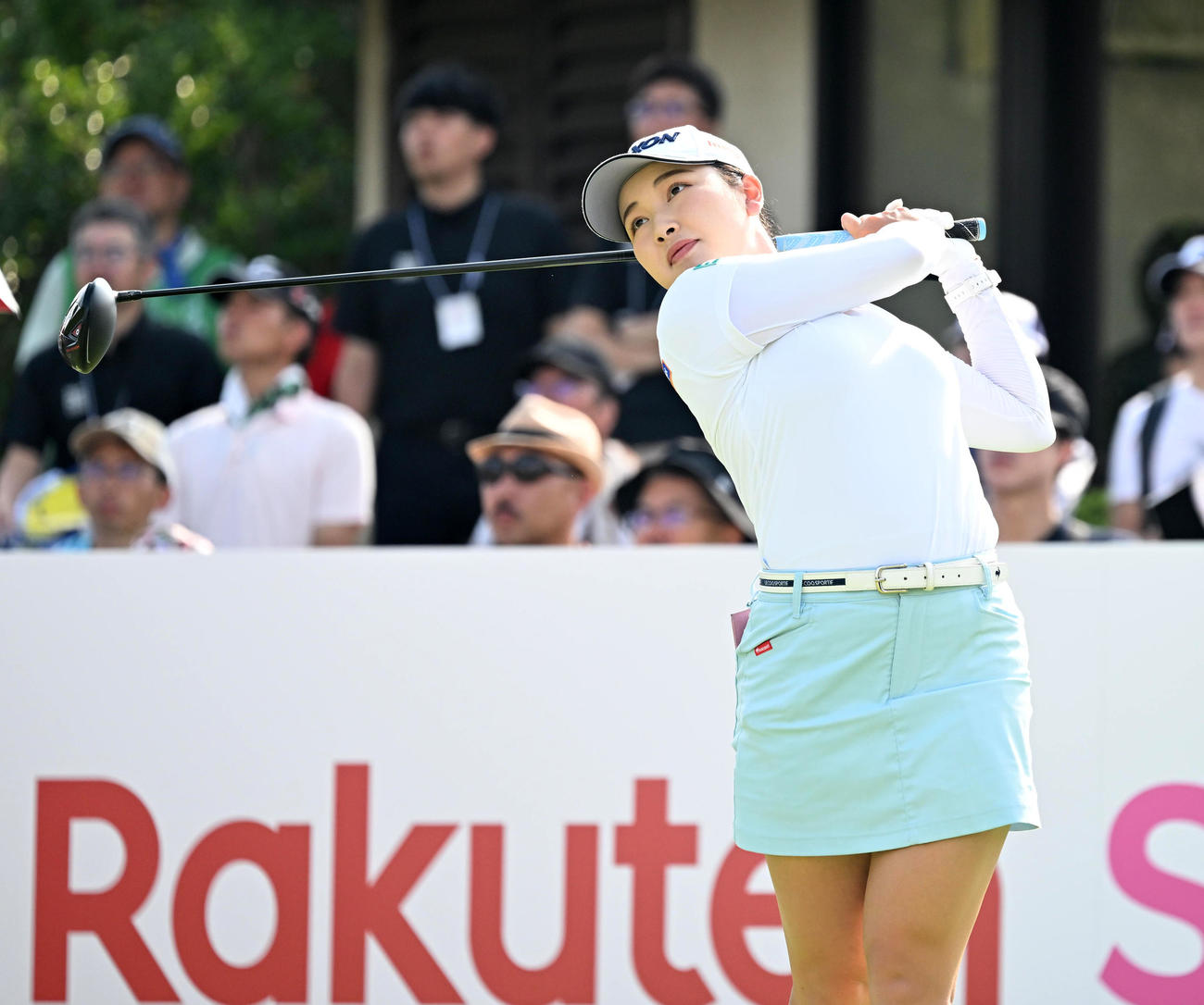 1番、ティーショットを放つ小祝（撮影・前岡正明）