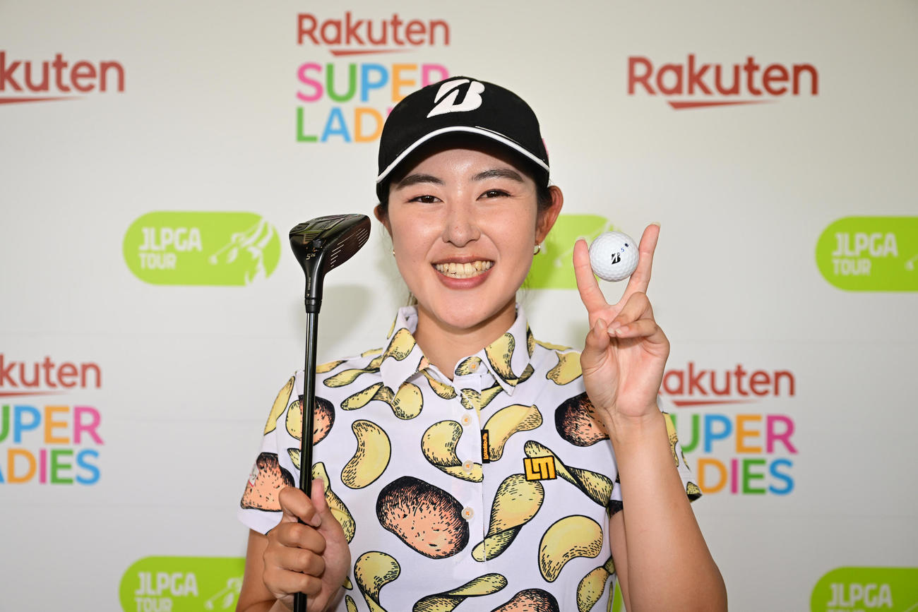 8番でホールインワンを達成した浜崎未来（大会提供）
