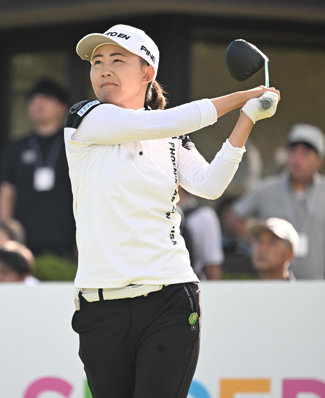 1番、ティーショットを放つ前田（撮影・前岡正明）