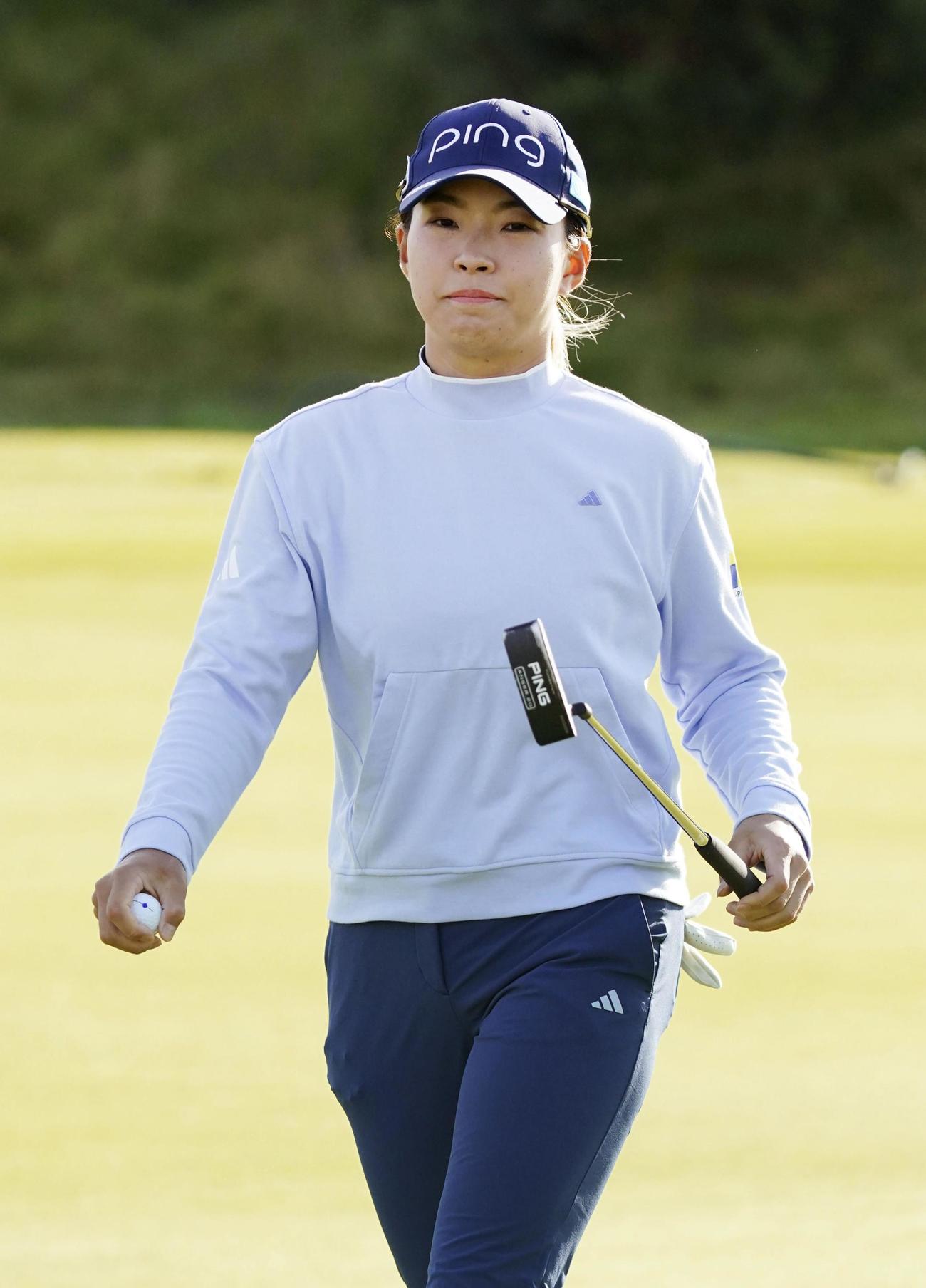 第1ラウンド、10番でバーディーパットを決めた渋野日向子。8アンダーで首位（共同）