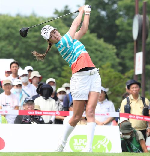 1日目　1番、ティーショットを放つ原（撮影・黒川智章）