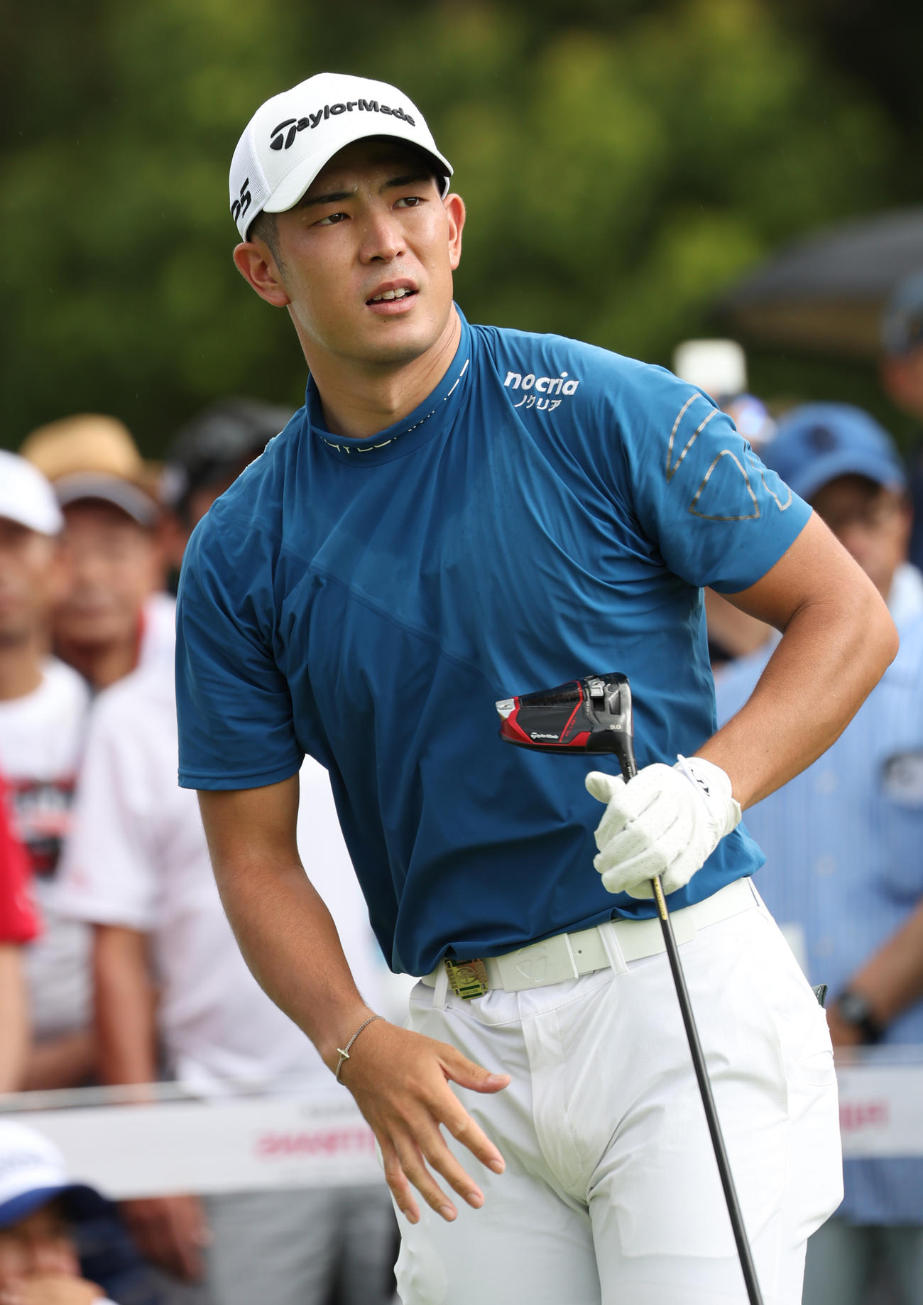 1番、打球を目で追う中島啓太（撮影・中島郁夫）