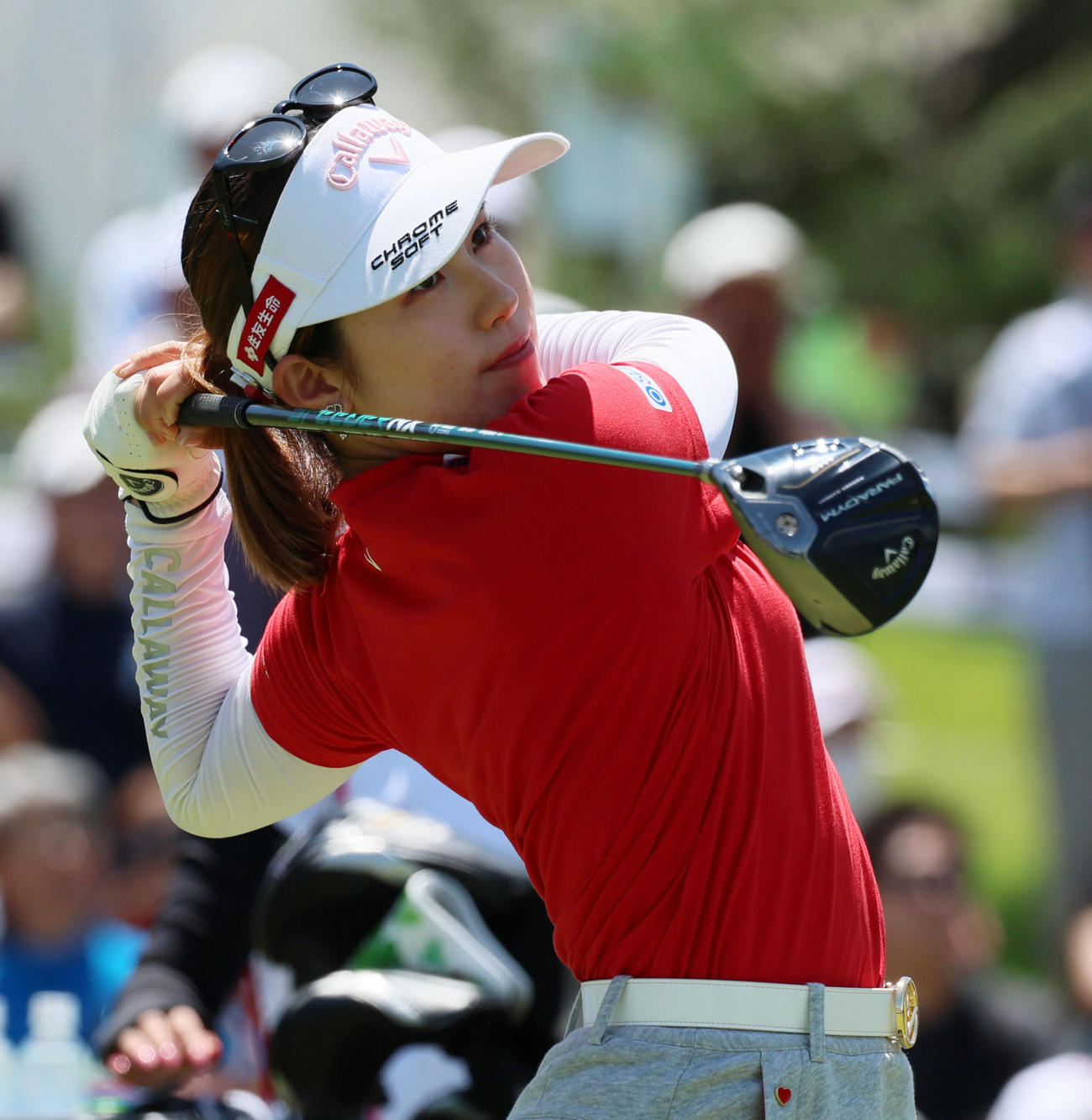 ティーショットを放つ西村優菜（2023年5月撮影）