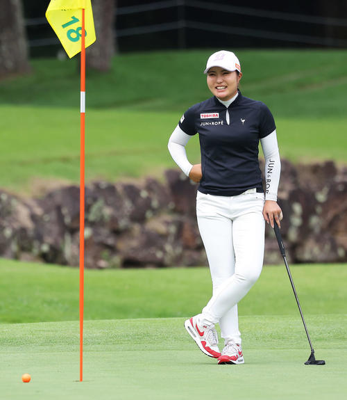 プロアマ大会で笑顔を見せる高橋（撮影・河田真司）