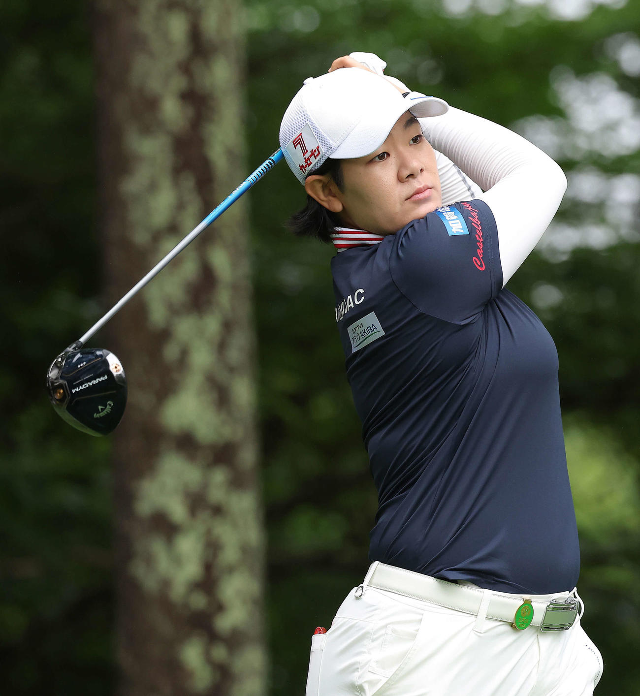 2番、ティーショットを放つ川岸（撮影・河田真司）