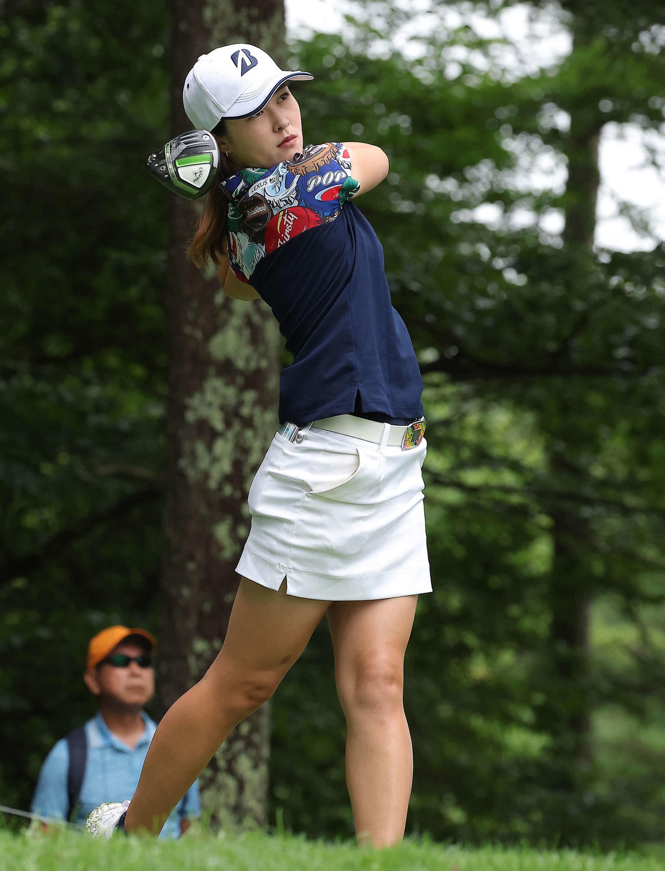2番、ティーショットを放つ浜崎未来（撮影・河田真司）