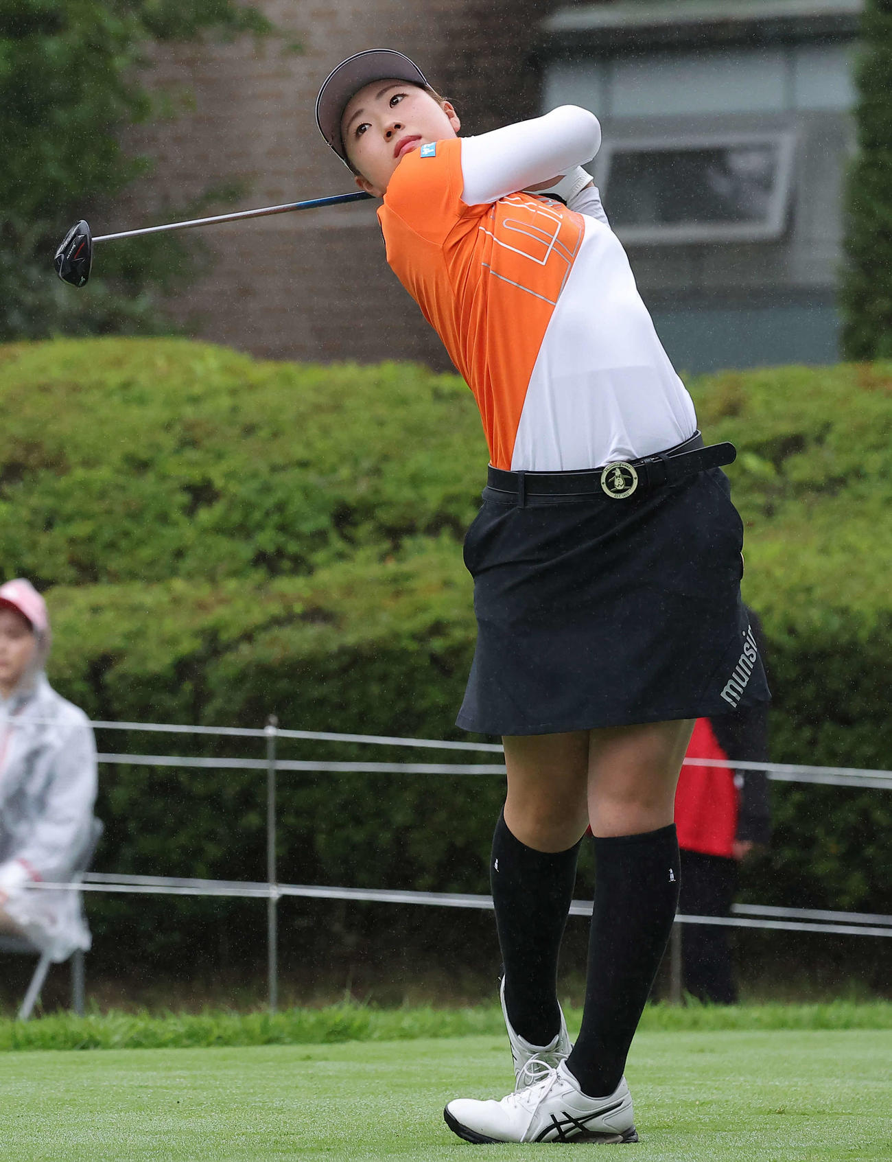 1番、ティーショットを放つ竹田（撮影・河田真司）