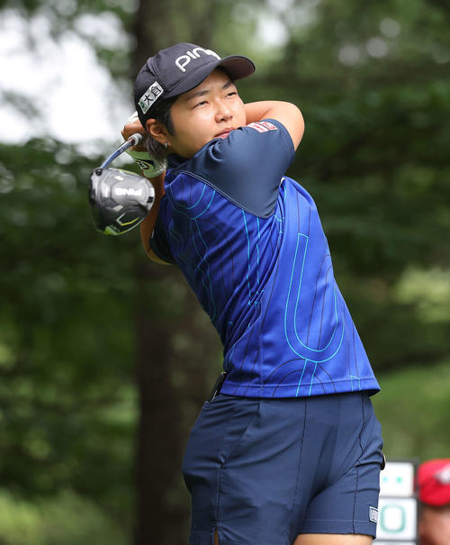 2番、ティーショットを放つ宮沢（撮影・河田真司）