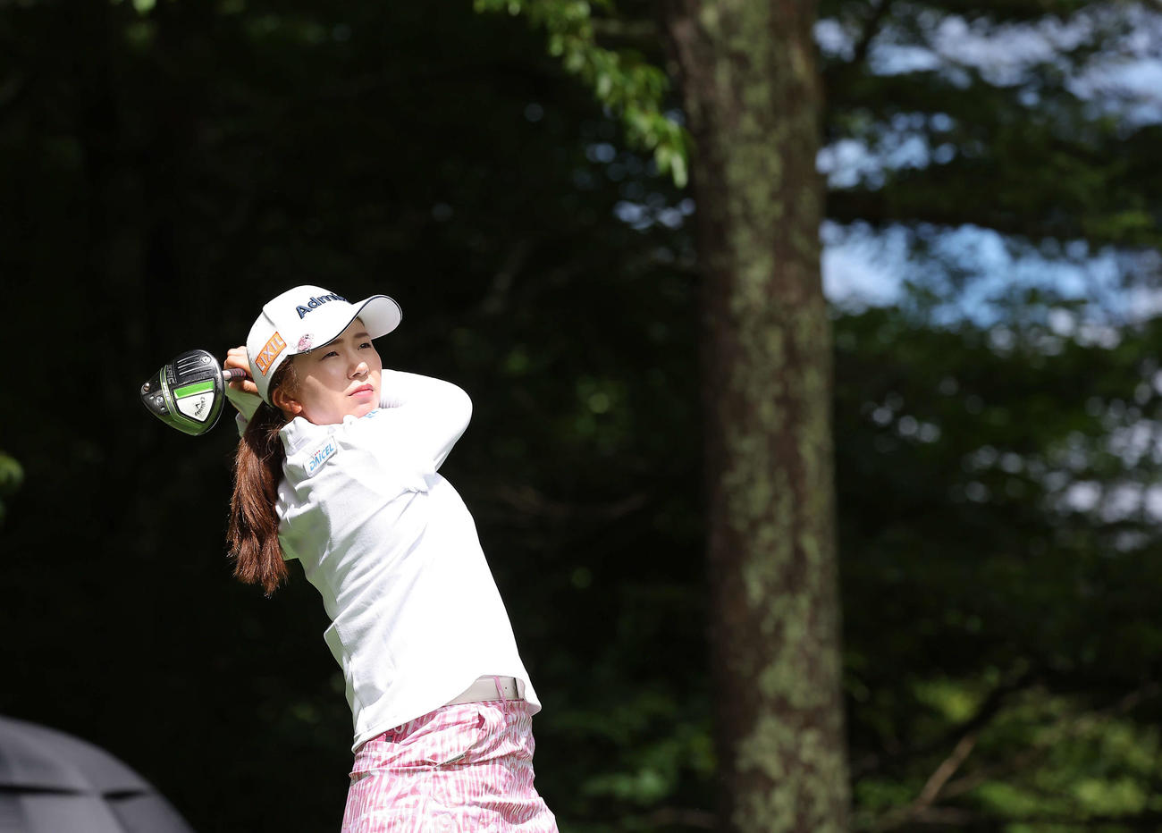 2番、ティーショットを放つ堀（撮影・河田真司）
