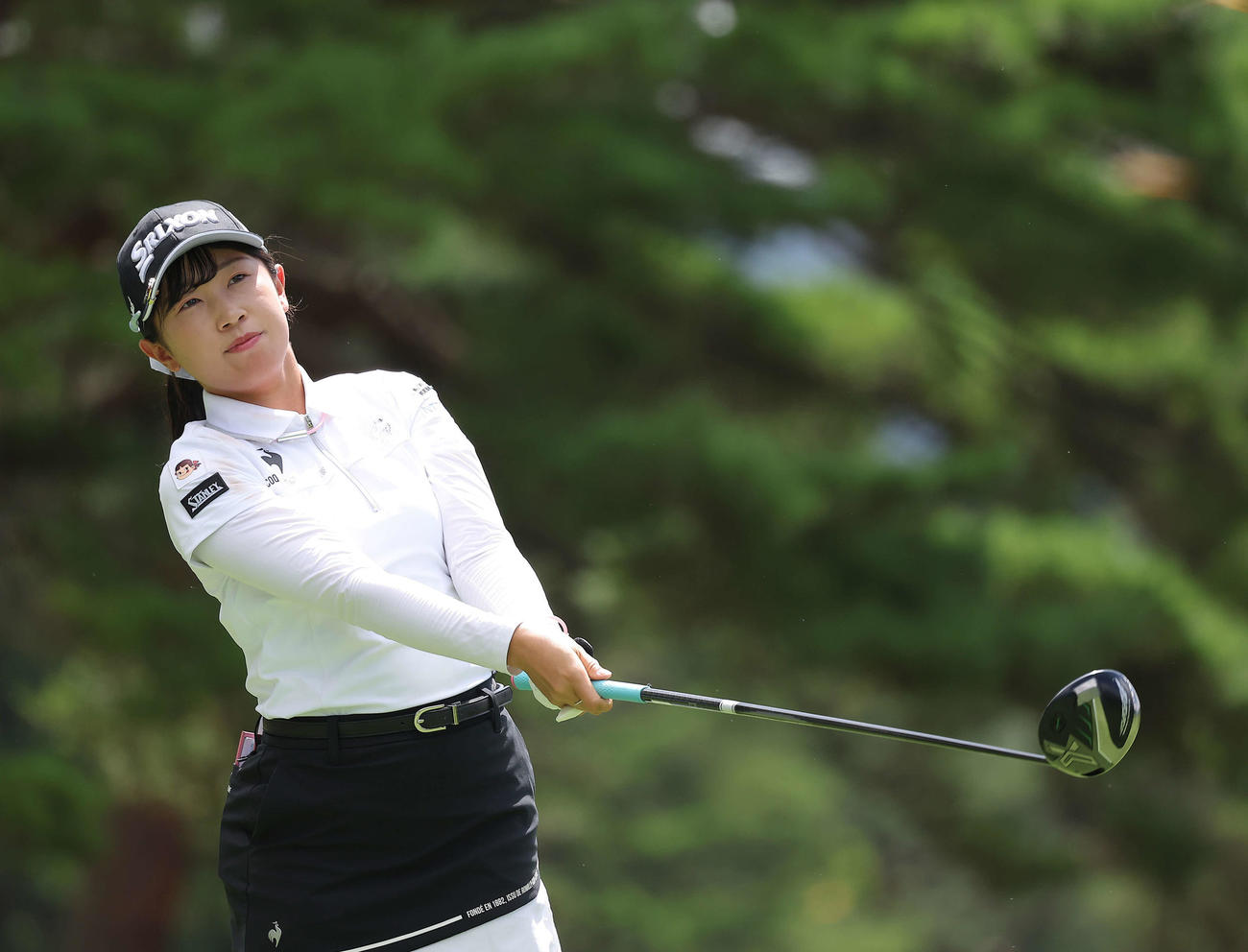 4番、ティーショットを放つ菅沼（撮影・河田真司）