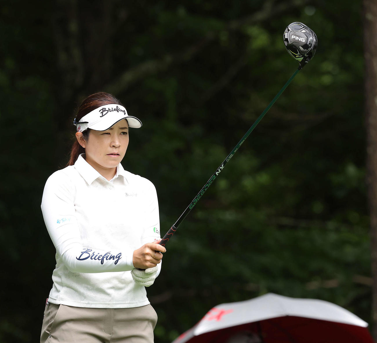 2番、コースを確認する仲宗根（撮影・河田真司）
