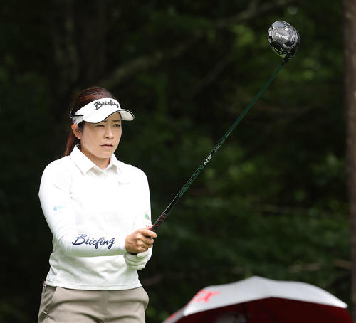 2番、コースを確認する仲宗根（撮影・河田真司）