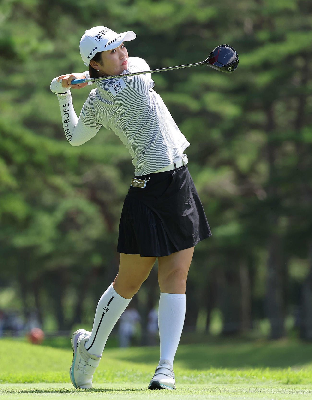 4番、ティーショットを放つ植竹（撮影・河田真司）
