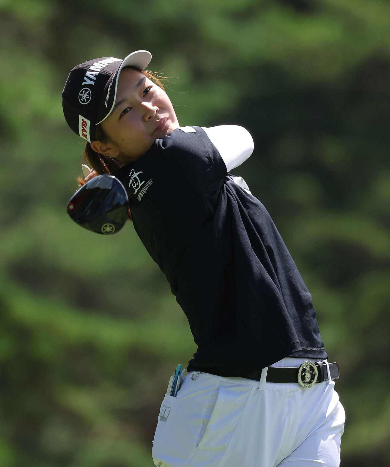 4番、ティーショットを放つ神谷（撮影・河田真司）