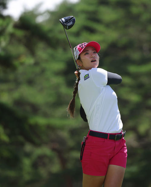 4番、ティーショットを放つ原英莉花（撮影・河田真司）