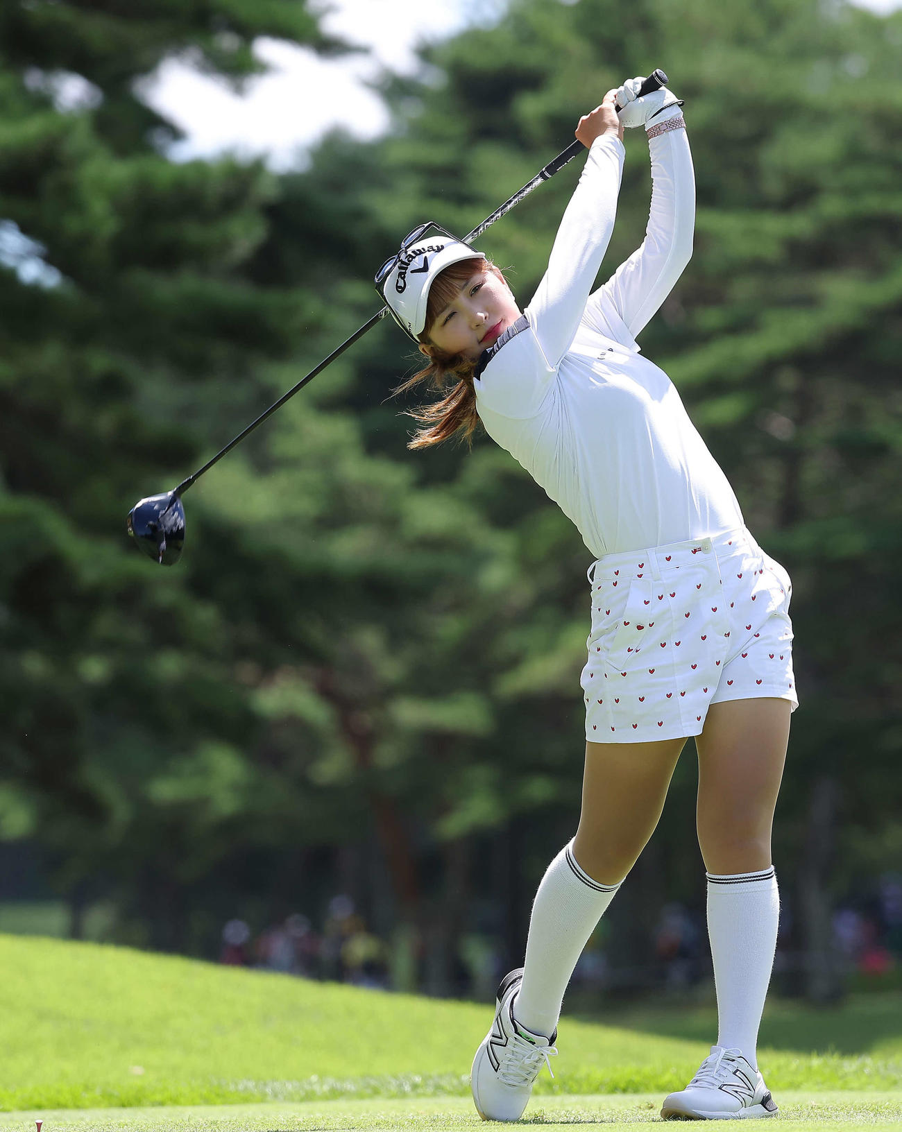 4番、ティーショットを放つリ・ハナ（撮影・河田真司）