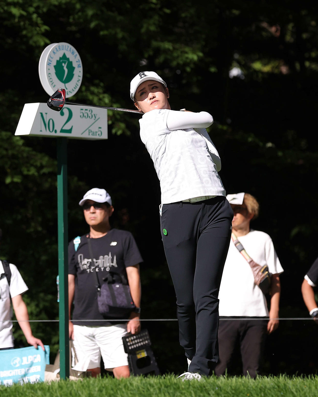 2番、ティーショットを放つ稲見（撮影・河田真司）