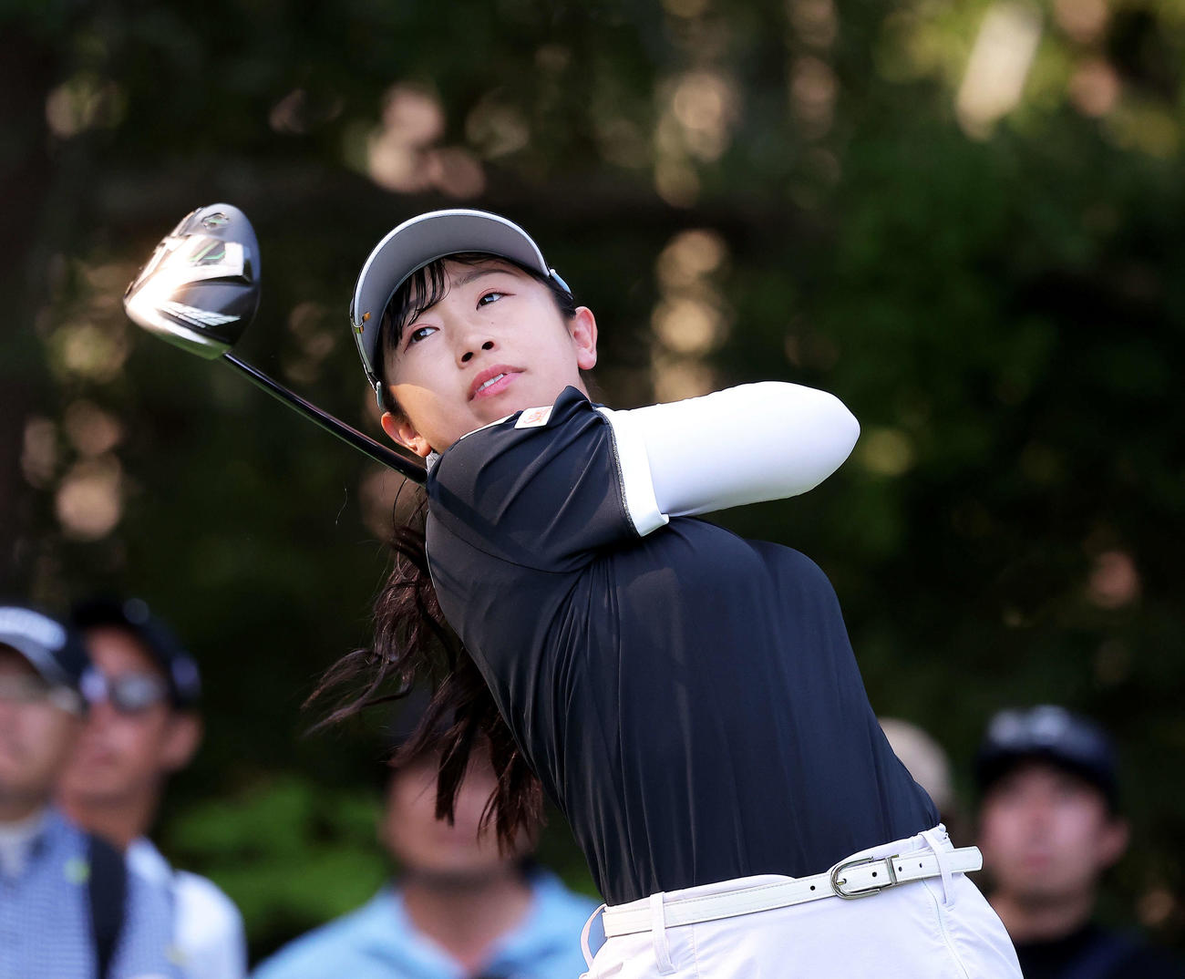 18番、ティーショットを放つ菅沼（撮影・河田真司）