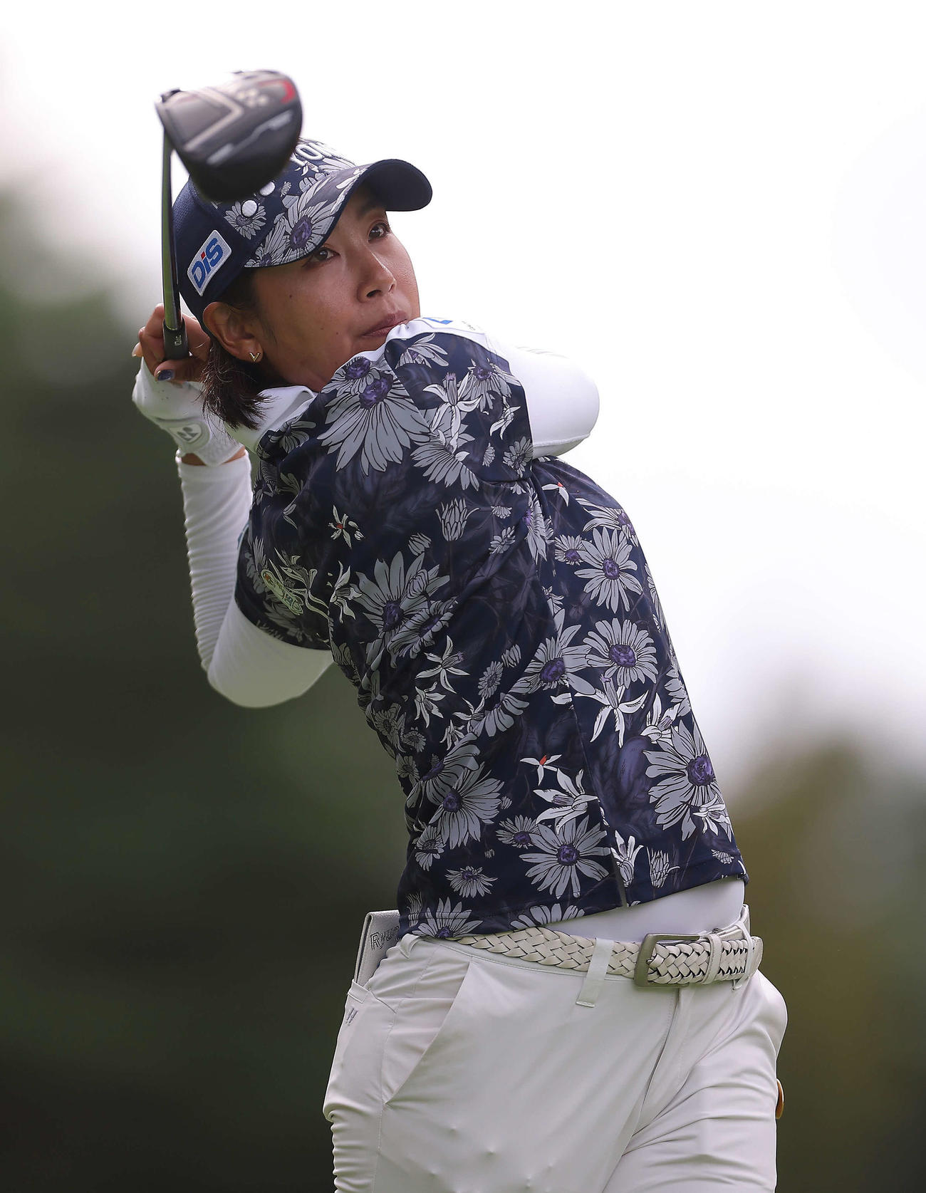4番、ティーショットを放つ若林（撮影・河田真司）