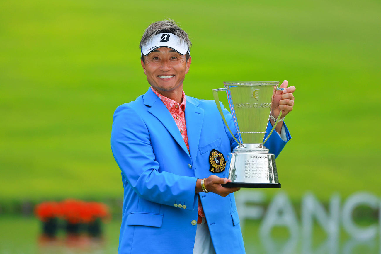 シニアツアー初優勝を飾った宮本勝昌