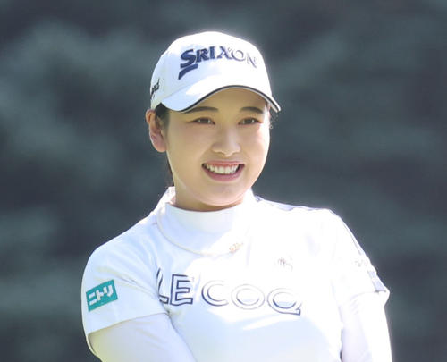 1番、ティーショットを放つ小祝（撮影・佐藤翔太）