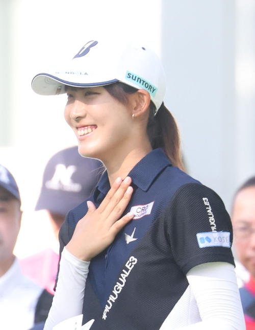 10番、笑顔を見せる馬場咲希（撮影・佐藤翔太）