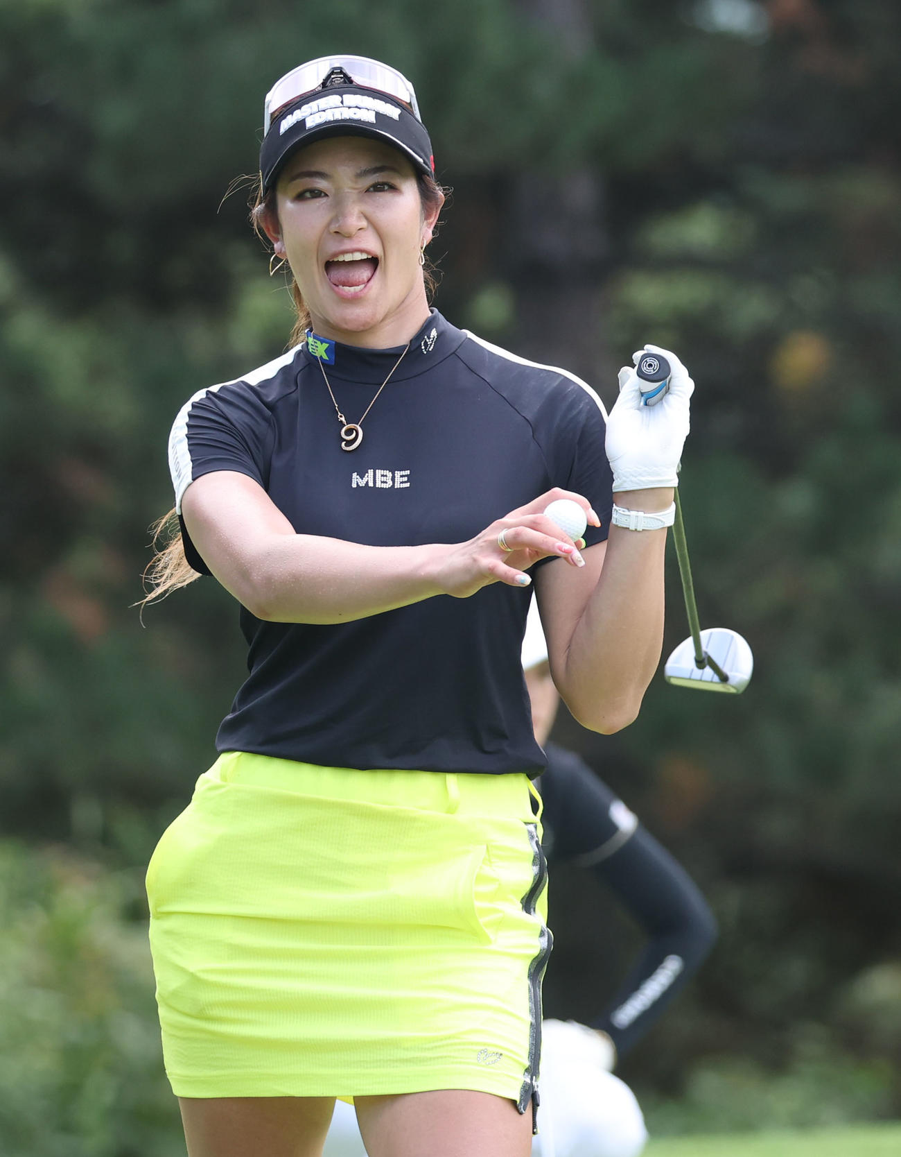 9番、バーディをとり喜ぶ原英莉花（撮影・佐藤翔太）