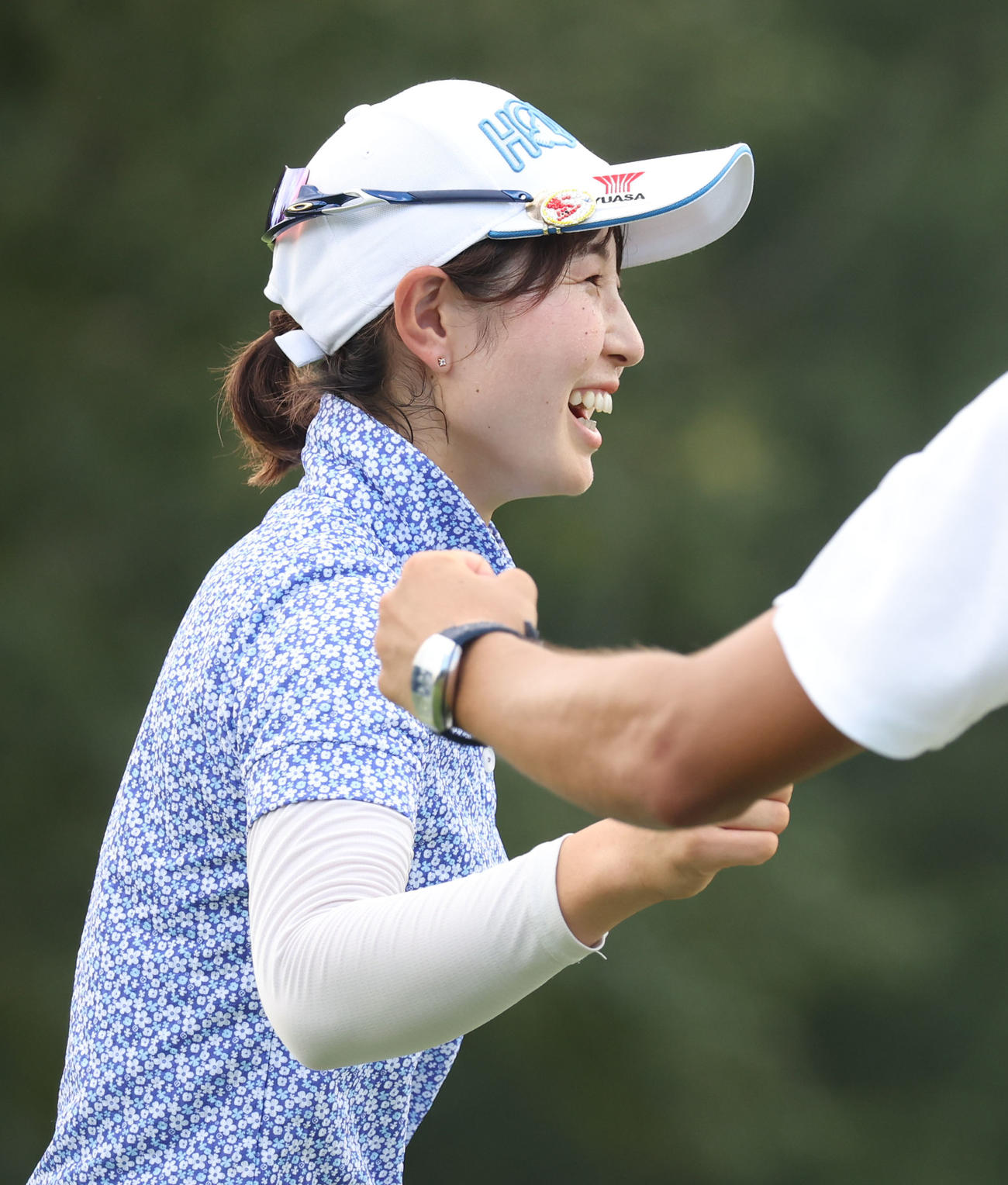 9番、笑顔でホールアウトする蛭田みな美（撮影・佐藤翔太）