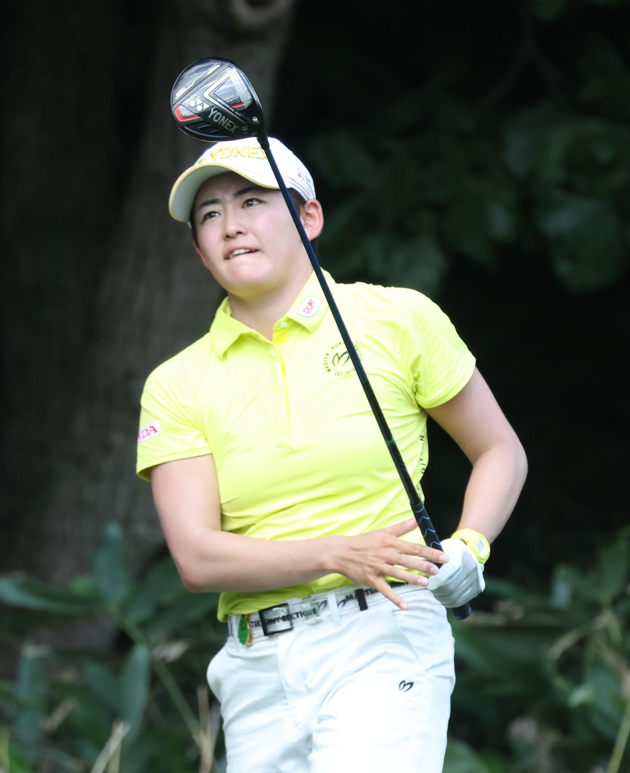 13番、ティーショットを放つ岩井明愛（撮影・佐藤翔太）