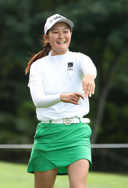 2番、笑顔を見せる神谷そら（撮影・佐藤翔太）