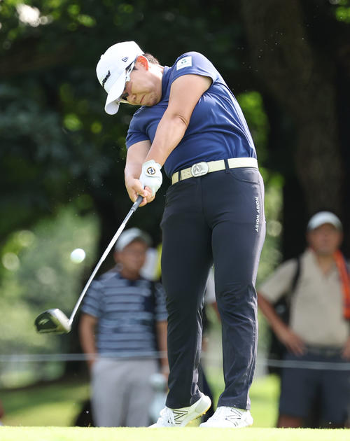 3番、ティーショットを放つ申ジエ（撮影・佐藤翔太）