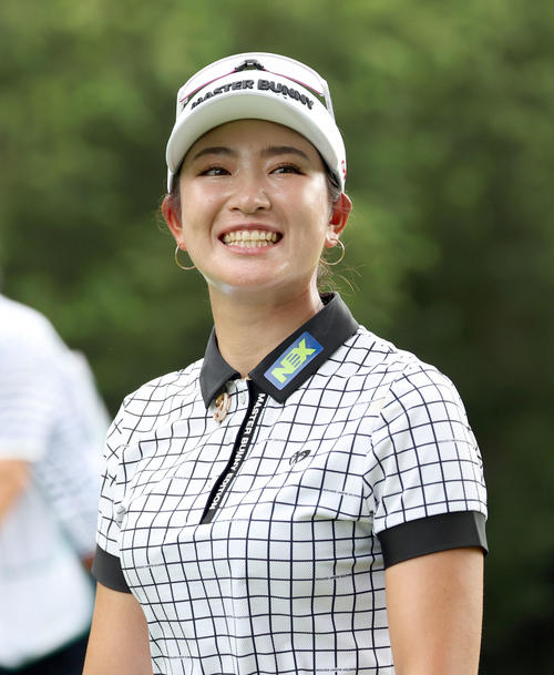 3番、笑顔を見せる原英莉花（撮影・佐藤翔太）