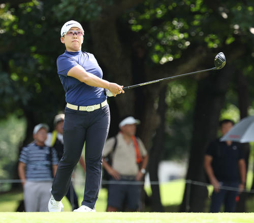 3番、ティーショットを放つ申ジエ（撮影・佐藤翔太）