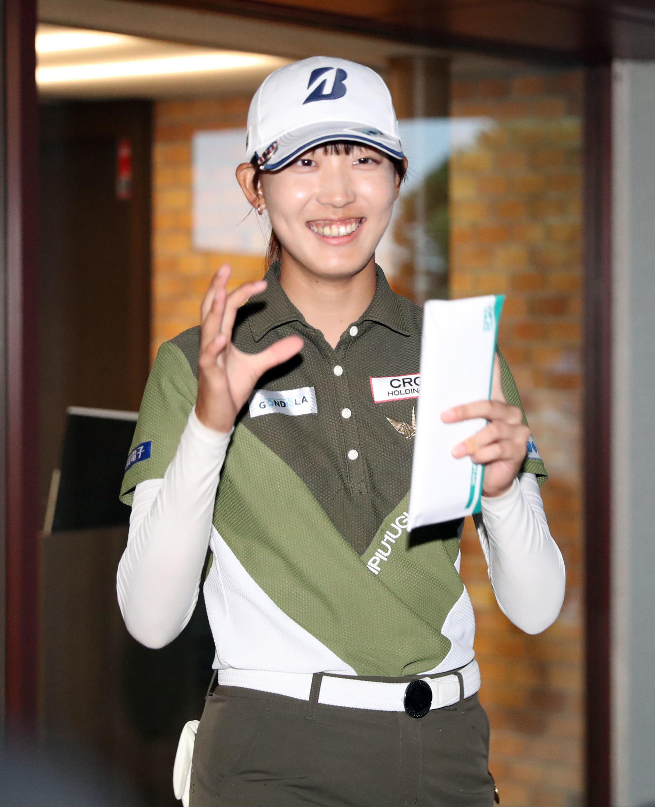 最終ラウンドが中止となり引き揚げる馬場咲希（撮影・佐藤翔太）