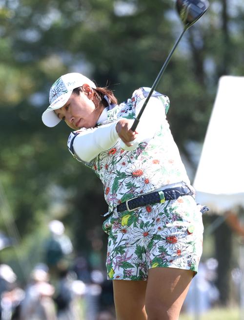 2番、ティーショットを放つ若林（撮影・黒川智章）