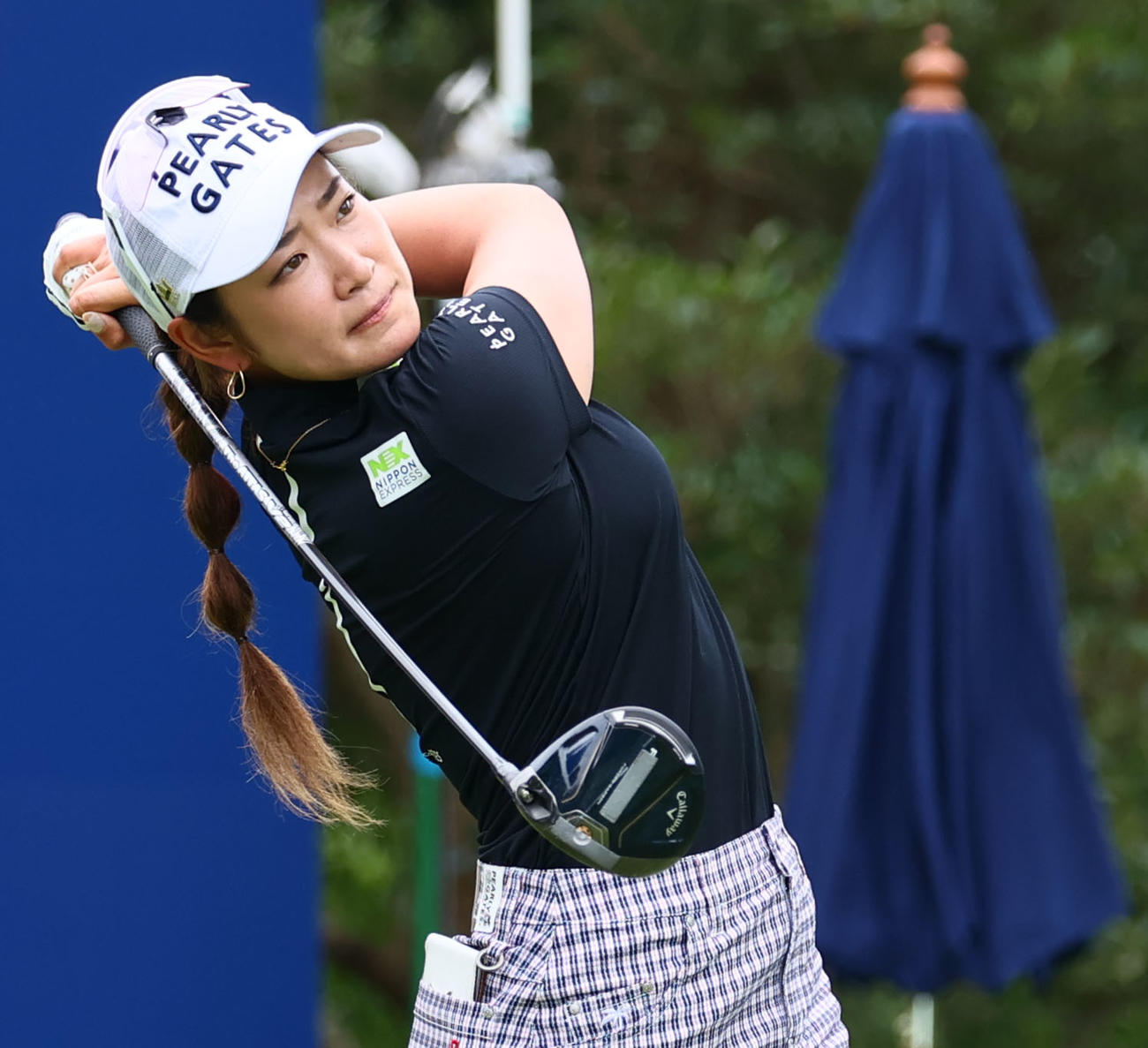 1番　ティーショットを放つ原英莉花（撮影・冨田成美）